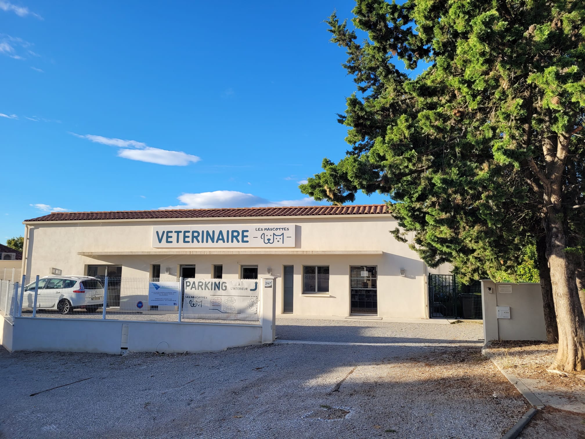 Vue extérieure éloignée du cabinet